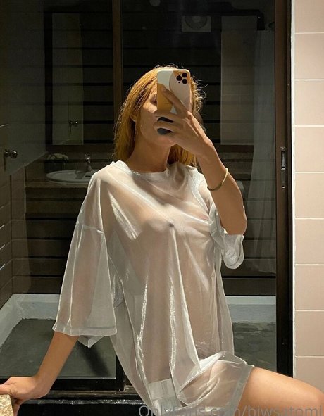 Nacktes geleaktes OnlyFans-Foto von Biwsatomi