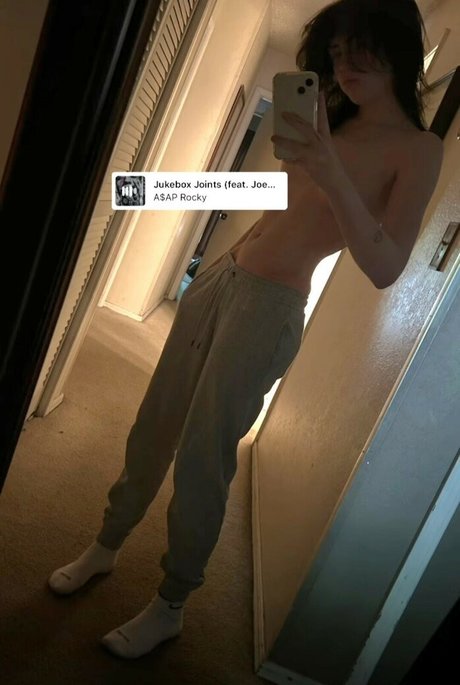 Nacktes geleaktes OnlyFans-Foto von Astrouxx