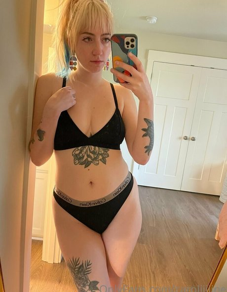Nacktes geleaktes OnlyFans-Foto von Caroliiiiine