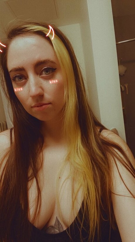 Nacktes geleaktes OnlyFans-Foto von Caroliiiiine