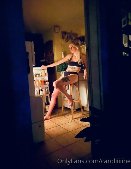Nacktes geleaktes OnlyFans-Foto von Caroliiiiine