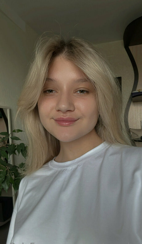 Nacktes geleaktes OnlyFans-Foto von Pervokursnica