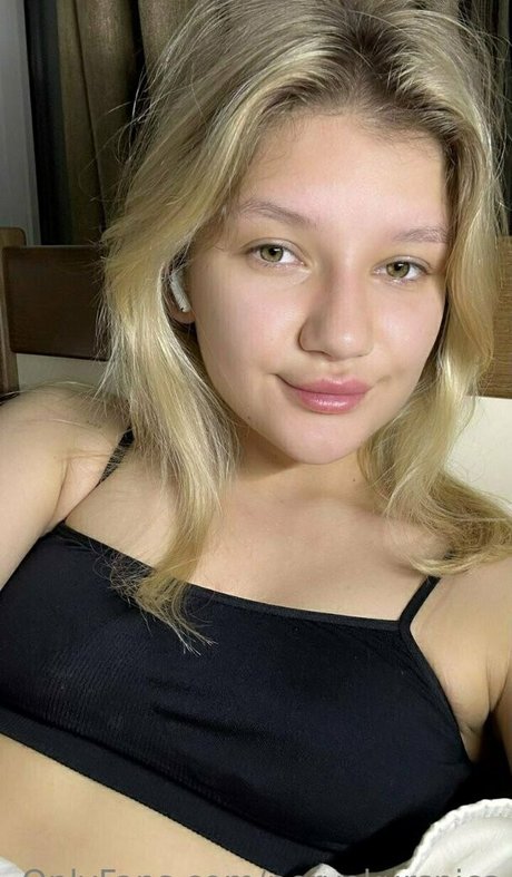 Nacktes geleaktes OnlyFans-Foto von Pervokursnica