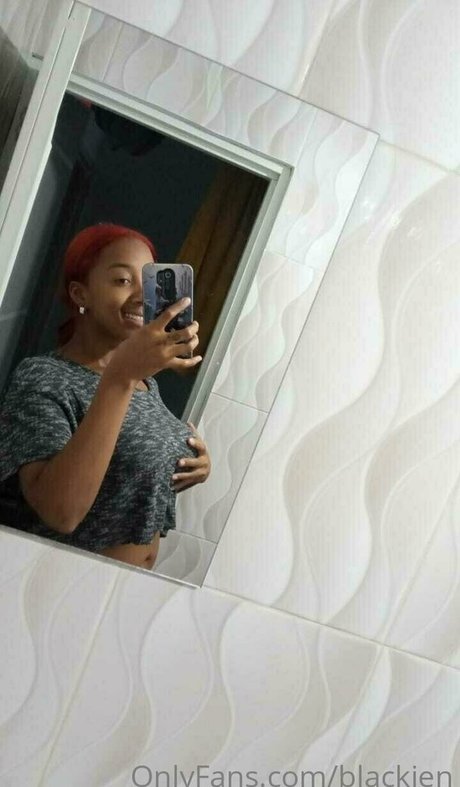 Nacktes geleaktes OnlyFans-Foto von Blackjen