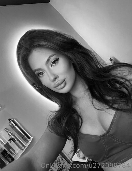Nacktes geleaktes OnlyFans-Foto von Barbiecake