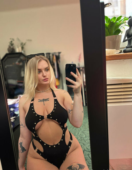 Nacktes geleaktes OnlyFans-Foto von Freekikihelen