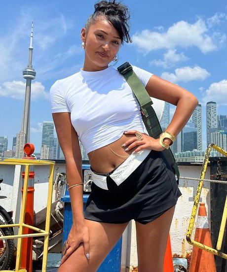 Nacktes geleaktes OnlyFans-Foto von Joy Crookes