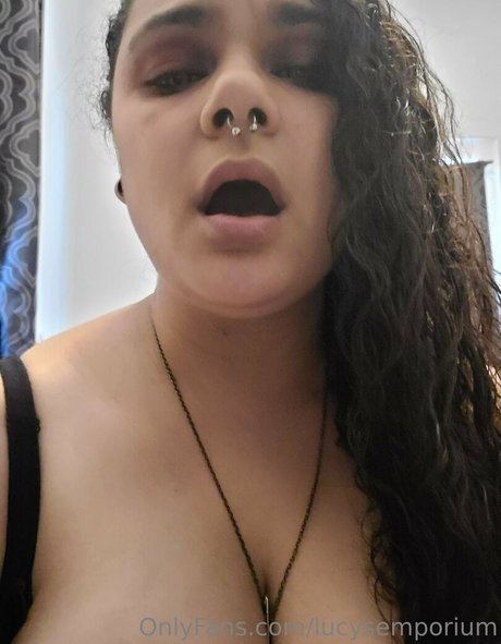 Nacktes geleaktes OnlyFans-Foto von Lucysemporium