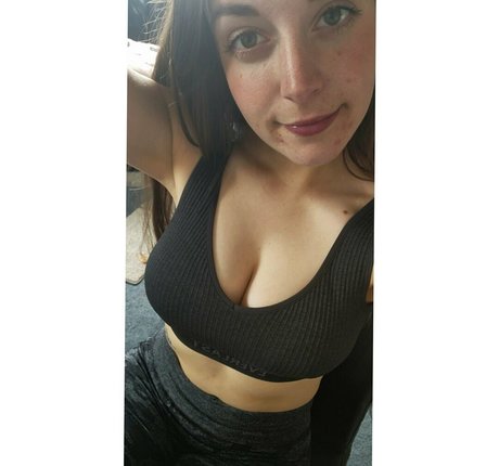 Nacktes geleaktes OnlyFans-Foto von Beazee