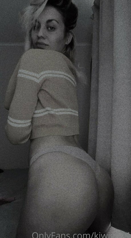 Nacktes geleaktes OnlyFans-Foto von Kiwigiiiirl