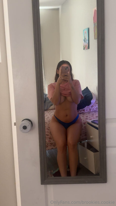 Nacktes geleaktes OnlyFans-Foto von Brookies Cookie