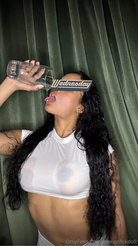 Foreignfckdoll