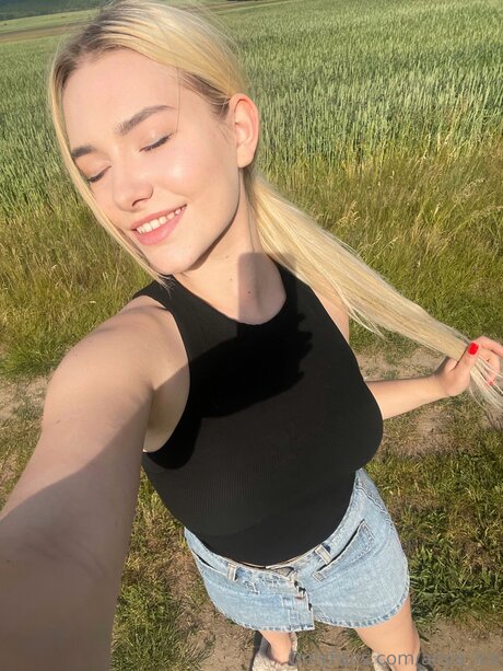 Nacktes geleaktes OnlyFans-Foto von Anya Ice