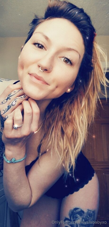 Nacktes geleaktes OnlyFans-Foto von Leysiababyxo