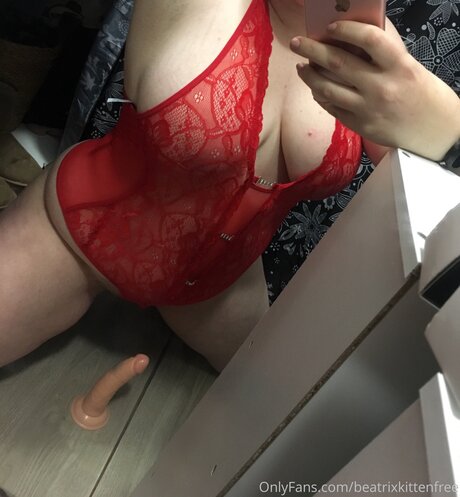 Nacktes geleaktes OnlyFans-Foto von Beatrixkittenfree