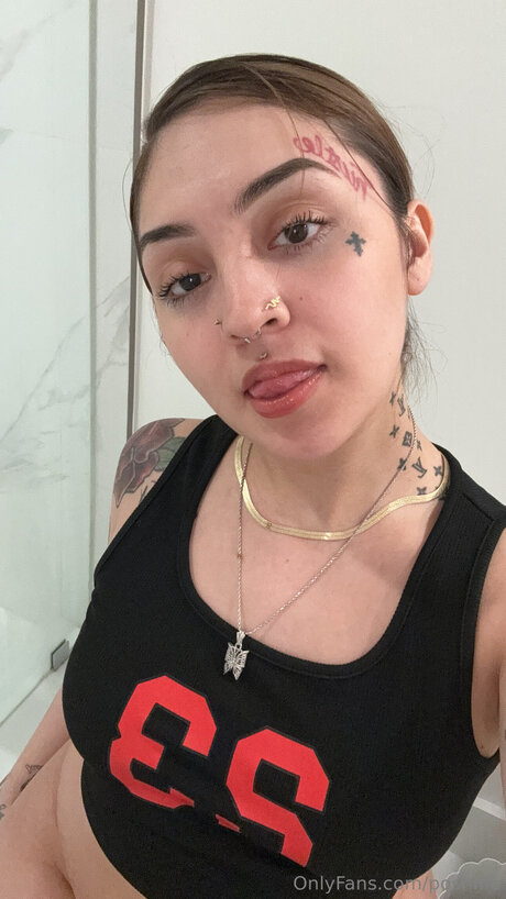 Nacktes geleaktes OnlyFans-Foto von Poshnio