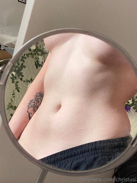 Nacktes geleaktes OnlyFans-Foto von Christusi
