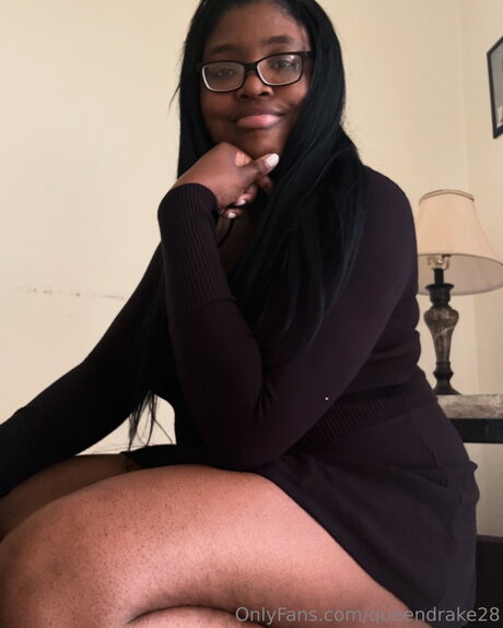 Nacktes geleaktes OnlyFans-Foto von Queendrake28