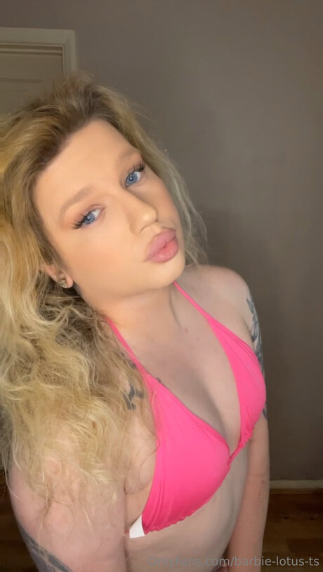 Nacktes geleaktes OnlyFans-Foto von Barbie Lotus Ts