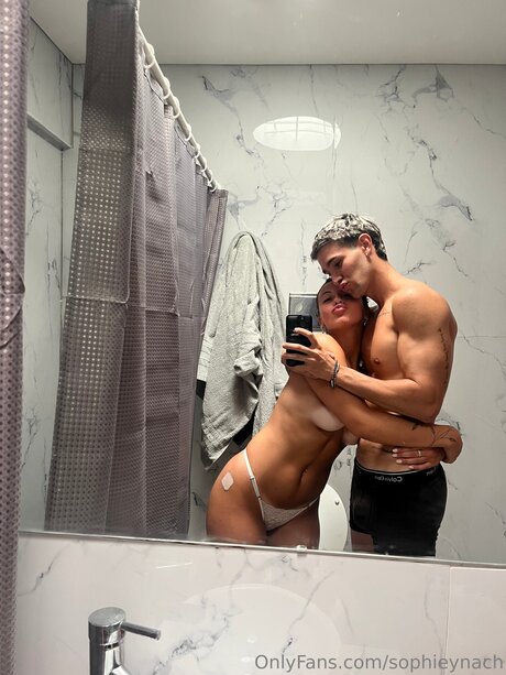 Nacktes geleaktes OnlyFans-Foto von Sophienach