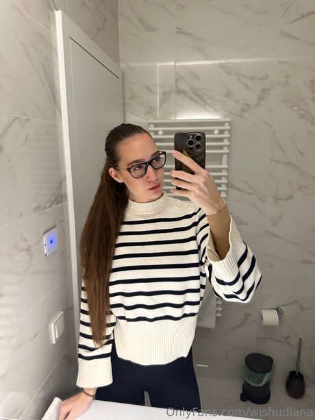 Nacktes geleaktes OnlyFans-Foto von Wishudiana