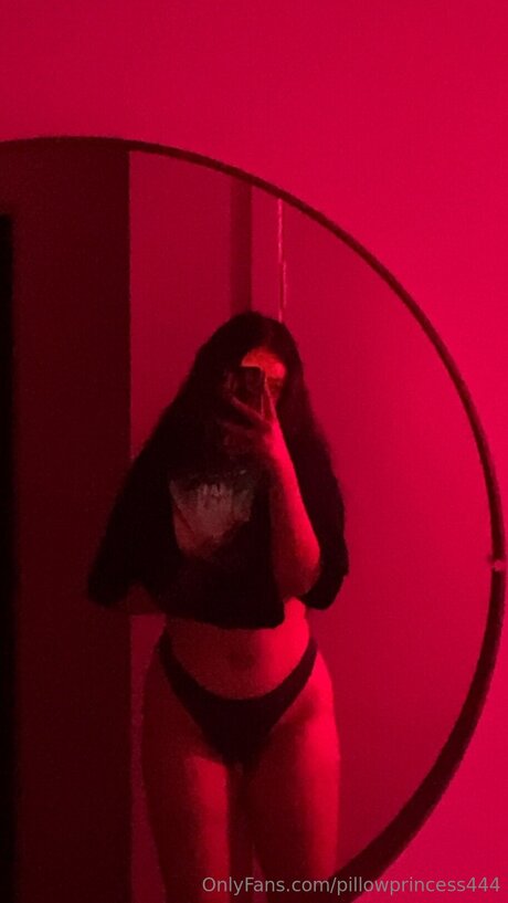Nacktes geleaktes OnlyFans-Foto von Pillowprincess444