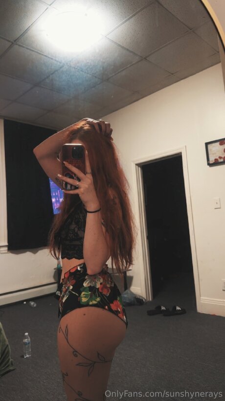 Nacktes geleaktes OnlyFans-Foto von Sunshynerays