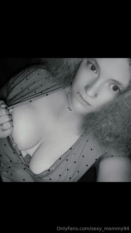 Nacktes geleaktes OnlyFans-Foto von Sexy Mommy94