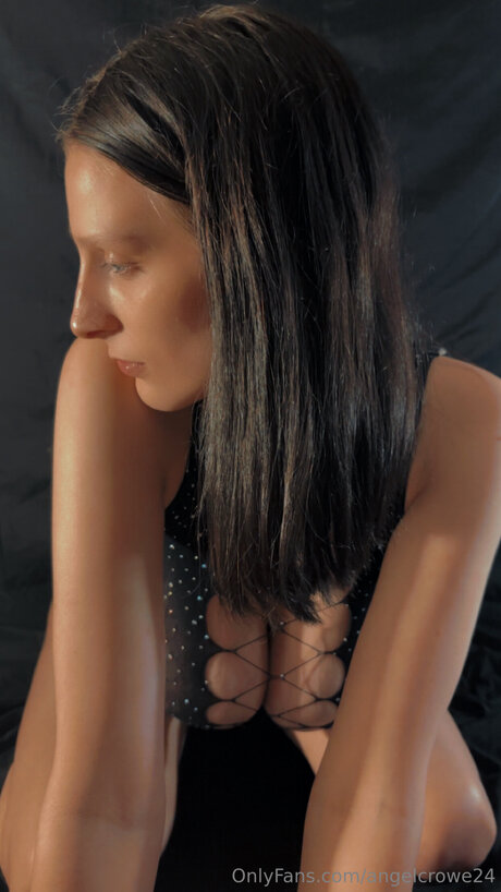 Nacktes geleaktes OnlyFans-Foto von Angelcrowe24