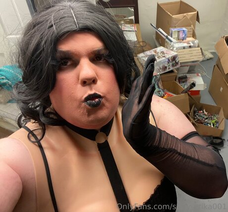 Sissy Erika001