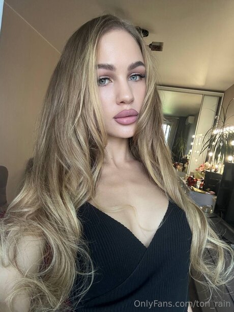 Nacktes geleaktes OnlyFans-Foto von Tori Rain
