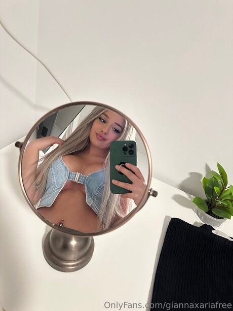 Nacktes geleaktes OnlyFans-Foto von Giannaxariafree