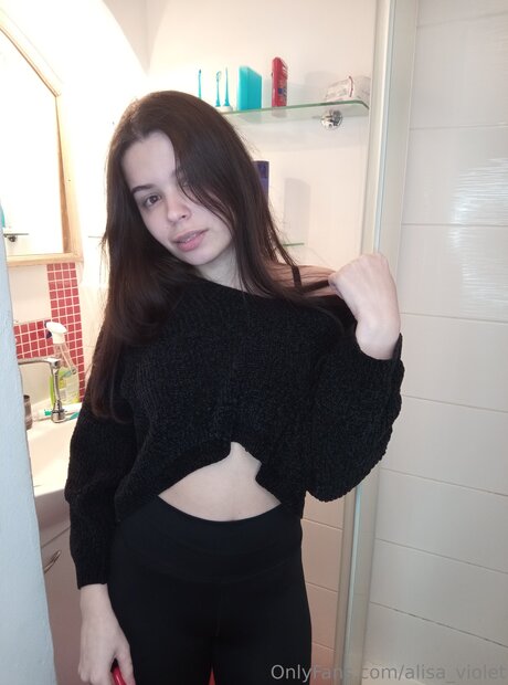 Alisa Violet