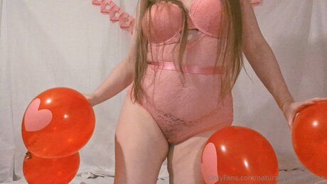 Nacktes geleaktes OnlyFans-Foto von Naturally Naomi Free