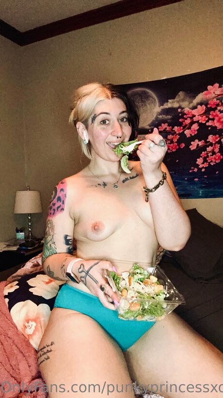 Nacktes geleaktes OnlyFans-Foto von Punkyprincessxofree