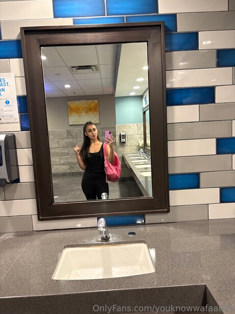 Nacktes geleaktes OnlyFans-Foto von Youknowwafaabae