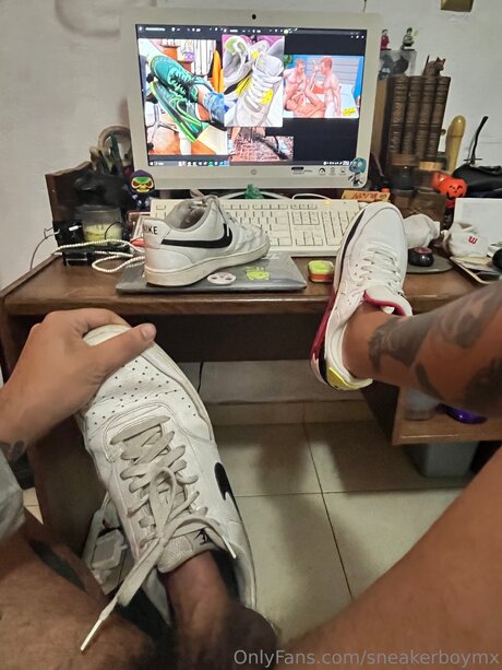Nacktes geleaktes OnlyFans-Foto von Sneakerboymx