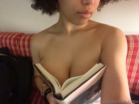 Nacktes geleaktes OnlyFans-Foto von Byebye Birdie