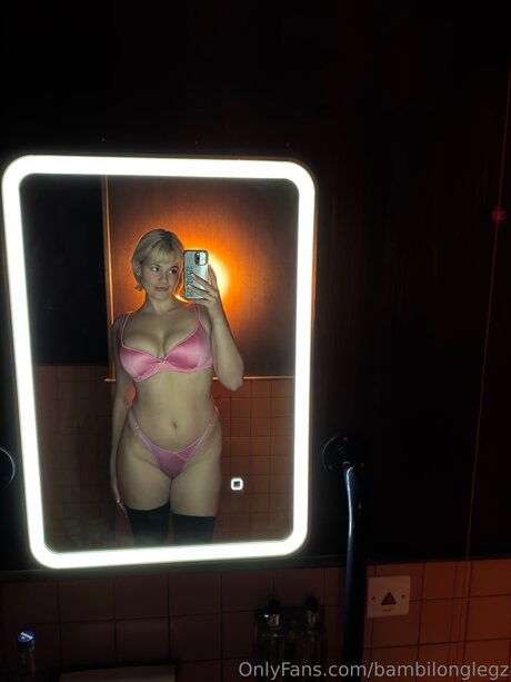 Nacktes geleaktes OnlyFans-Foto von Bambilonglegz