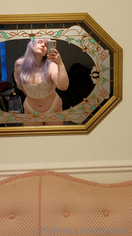 Nacktes geleaktes OnlyFans-Foto von Tinytenn