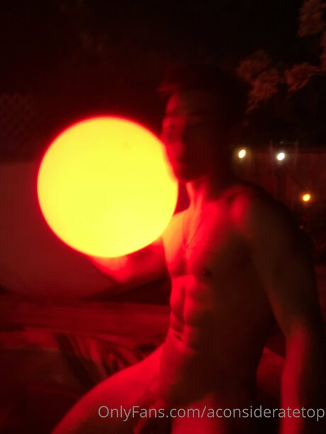 Nacktes geleaktes OnlyFans-Foto von Aconsideratetop