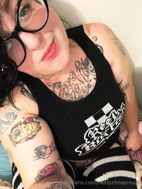 Nacktes geleaktes OnlyFans-Foto von Notquiteapinup