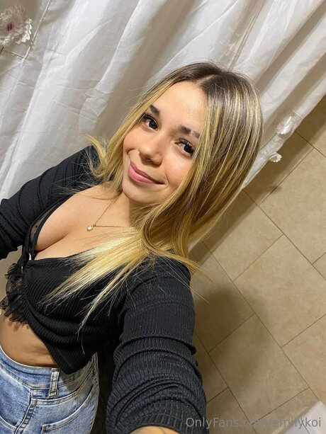 Nacktes geleaktes OnlyFans-Foto von Emilykoi