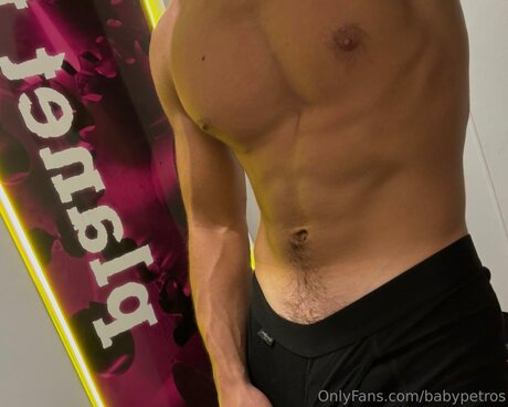 Nacktes geleaktes OnlyFans-Foto von Babypetros