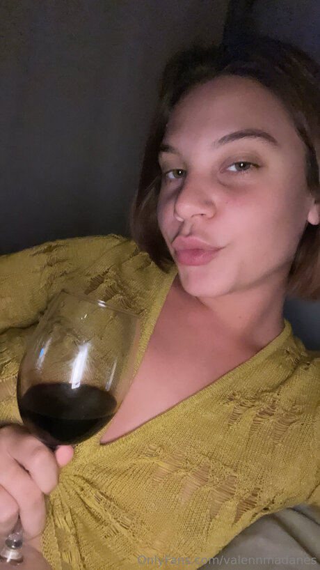 Nacktes geleaktes OnlyFans-Foto von Valennmadanes