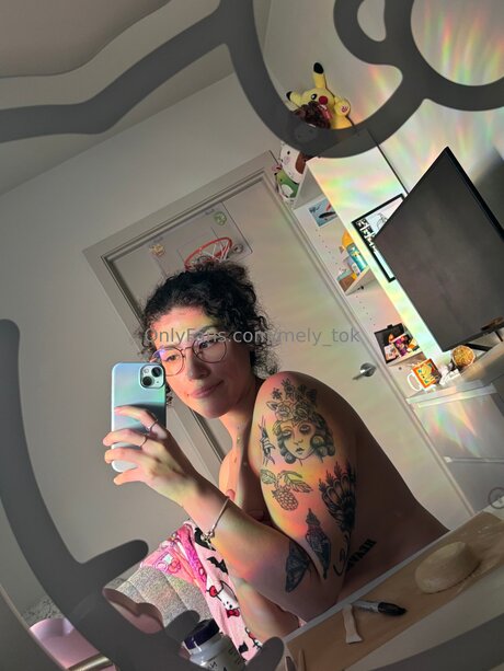 Nacktes geleaktes OnlyFans-Foto von Mely Tok