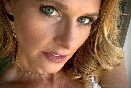 Reyalovenlightvip