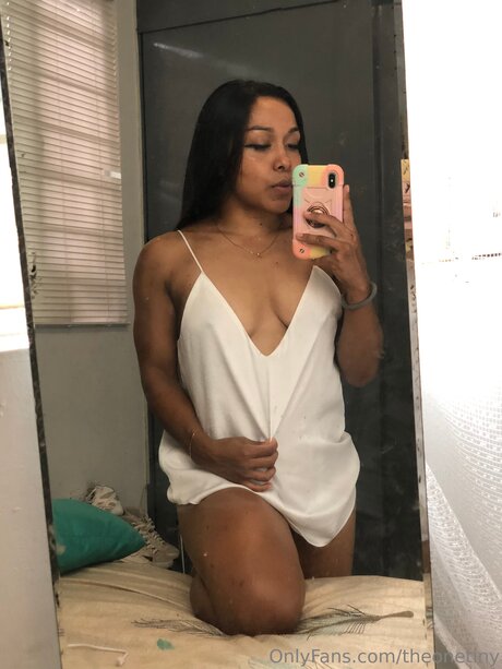 Nacktes geleaktes OnlyFans-Foto von Theonetiny
