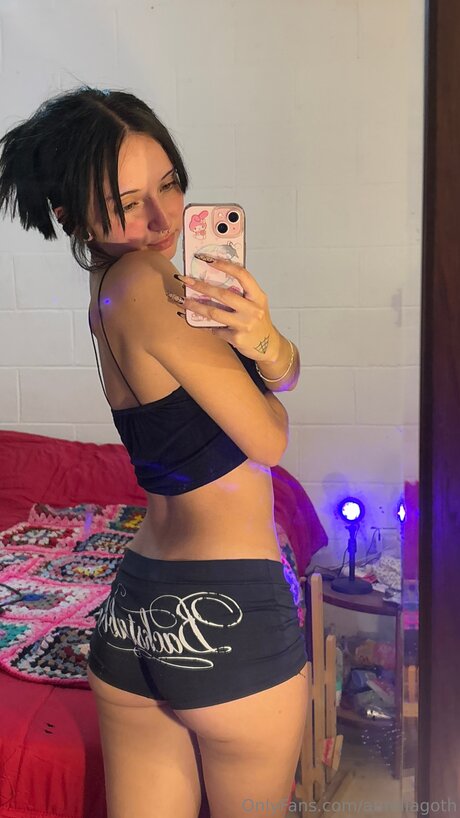 Nacktes geleaktes OnlyFans-Foto von Aureliagoth