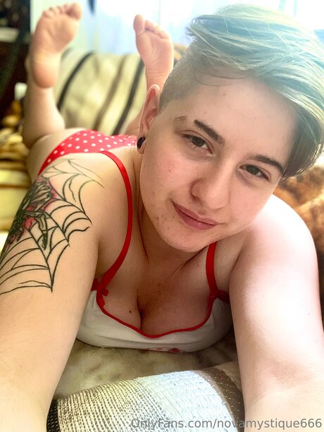 Nacktes geleaktes OnlyFans-Foto von Novamystique666